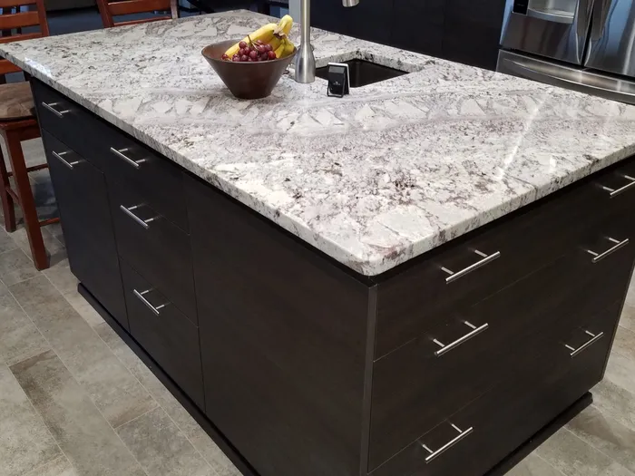 Mandina's Cabinets project photo