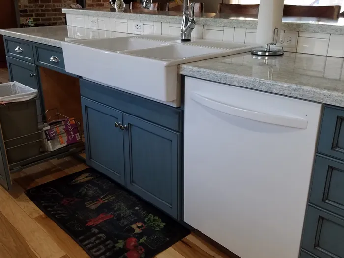 Mandina's Cabinets project photo